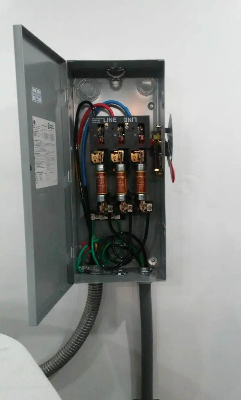 Three-phase disconnect switch installed for Smoke Detector Installation in Lee Acres